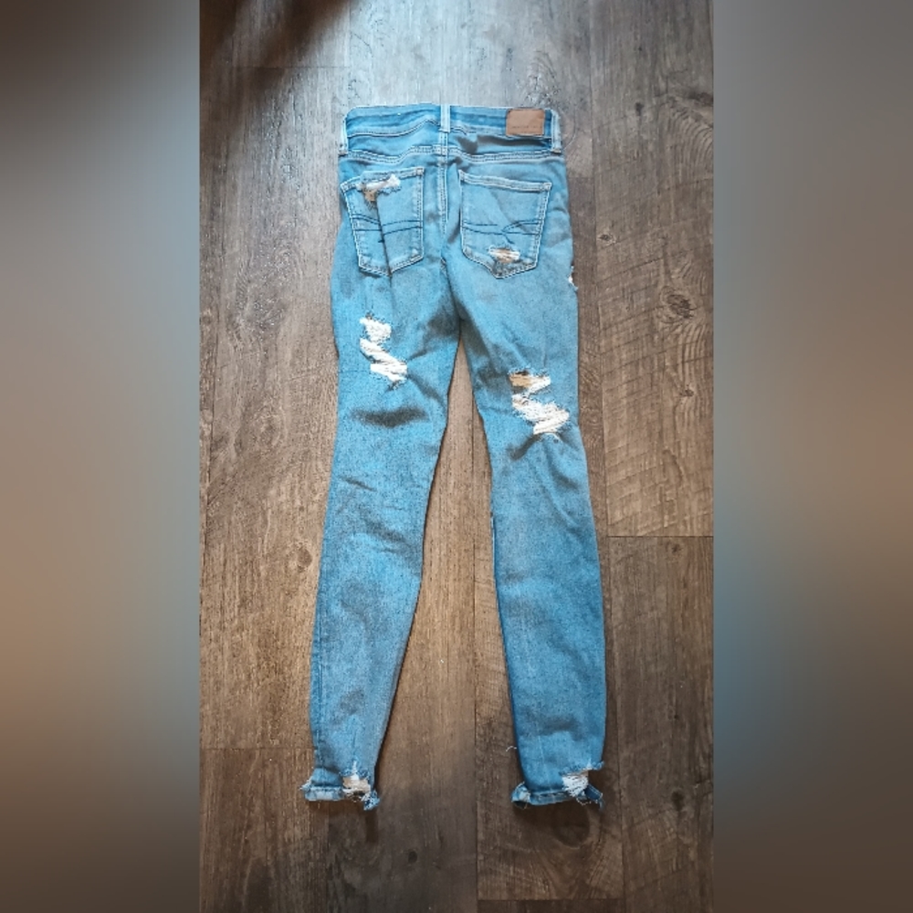 American Eagle AE distressed skinny jeans size 00 short